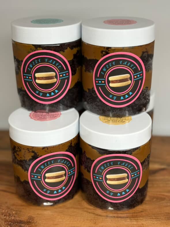 Chocolate cake jar w/ dulce de leche