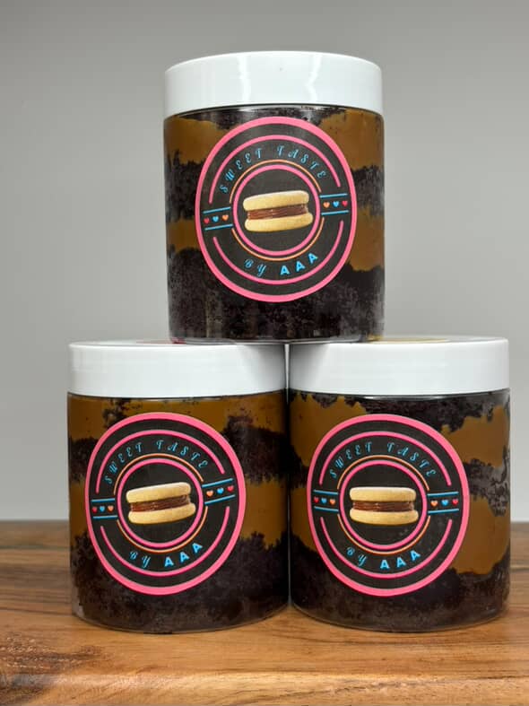 Chocolate cake jar w/ dulce de leche